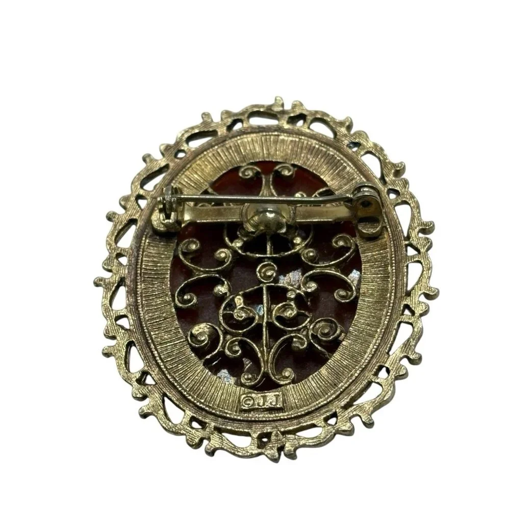 Vintage Cameo Brooch Pin‎ Signed JJ Jonette Gold Tone Resin Open Work Filigree